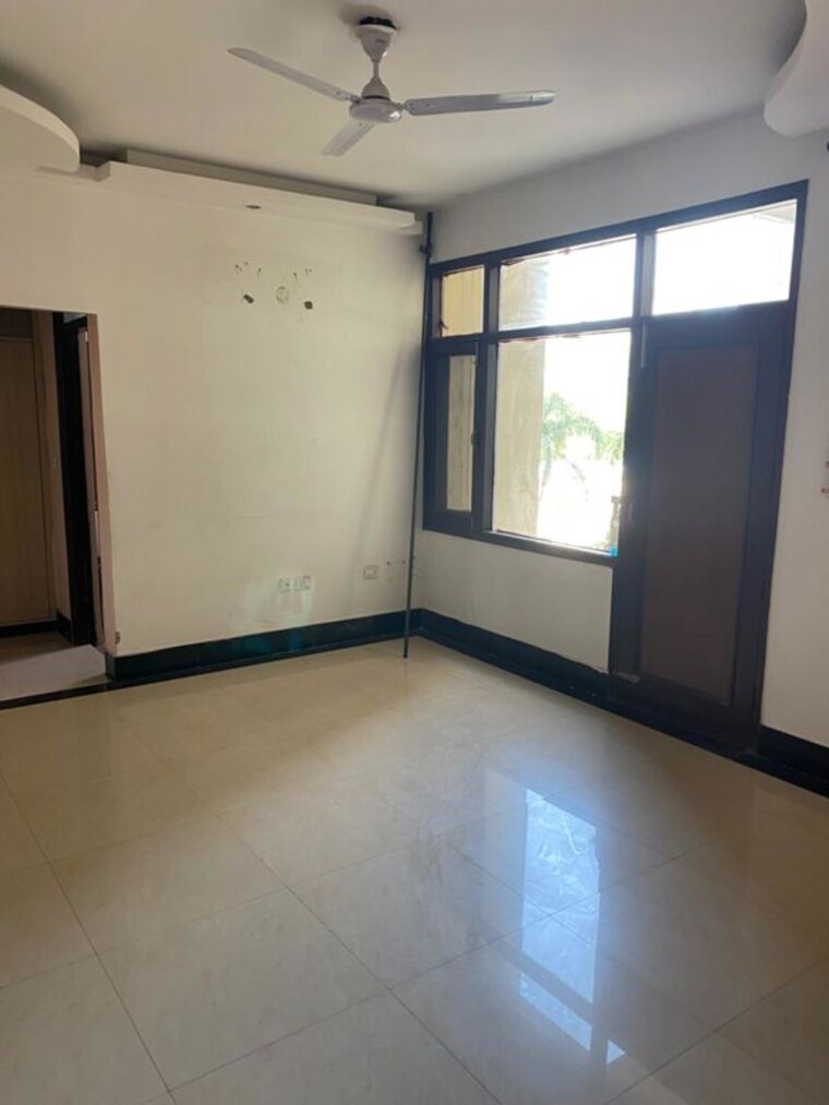 Room, pir machalla 3 Bedroom 1800 Sq.Ft. Apartment In Pir Machalla Zirakpur 10246015