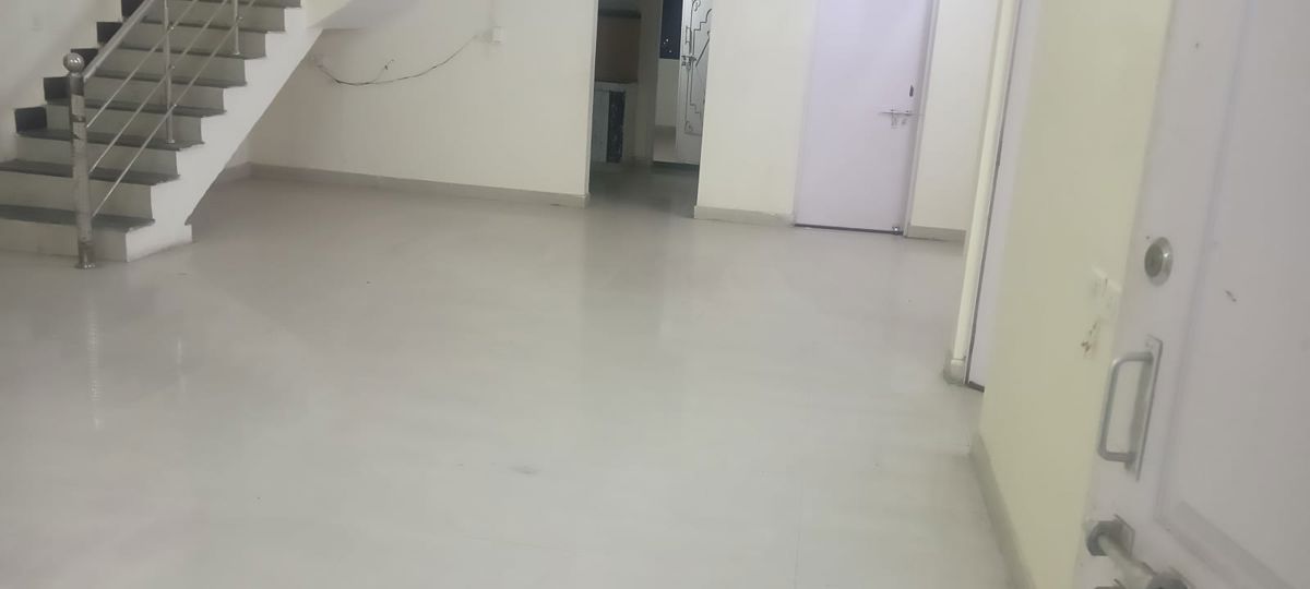 4 BHK + Pooja Room,Servant Room Apartment For Sale in Gomti Nagar