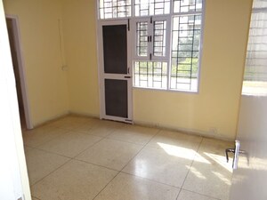 Room in 3 BHK Builder Floor at Unitech South City II, Sector 50 – for Rent