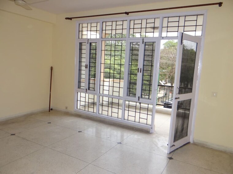 Balcony, unitech-south-city-ii 3 Bedroom 4100 Sq.Ft. Builder Floor In Sector 50 Gurgaon 10255838