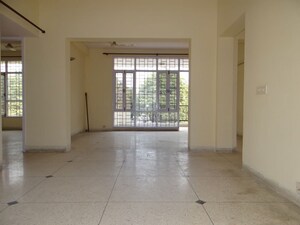 Room in 3 BHK Builder Floor at Unitech South City II, Sector 50 – for Rent