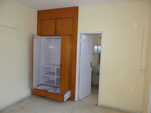 Room in 3 BHK Builder Floor at Unitech South City II, Sector 50 – for Rent