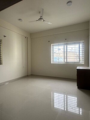Room in 3 BHK Builder Floor at Hsr Layout Sector 2 – for Rent