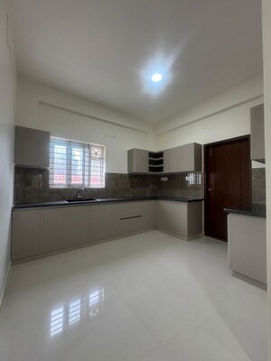 Room in 3 BHK Builder Floor at Hsr Layout Sector 2 – for Rent