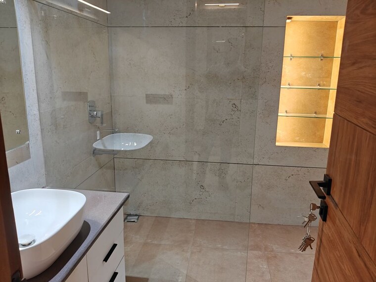 Bathroom, sector 8 dwarka 4 Bedroom 2500 Sq.Ft. Builder Floor In Sector 8 Dwarka Delhi 10255945