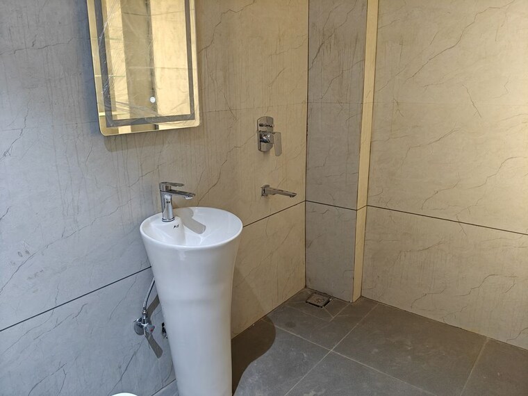 Bathroom, sector 8 dwarka 4 Bedroom 2500 Sq.Ft. Builder Floor In Sector 8 Dwarka Delhi 10255945