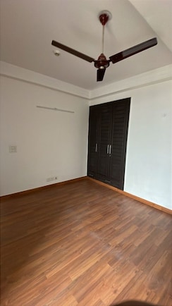 2 BHK Apartment For Sale in Shri Radha Sky Gardens