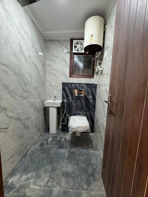 Parking in 2 BHK Apartment at Chattarpur – for Rent