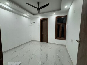 Room in 2 BHK Apartment at Chattarpur – for Rent