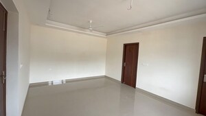 Room in 6 BHK Builder Floor at Govind Vihar – for Rent