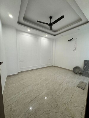 Room in 2 BHK Apartment at Chattarpur – for Rent