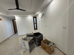 Team Area in 2 BHK Apartment at Chattarpur – for Rent