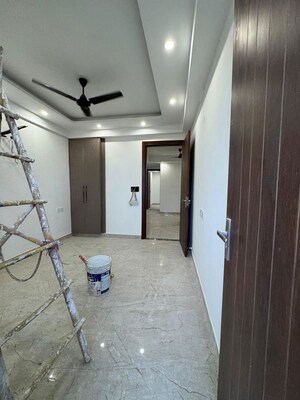 Room in 2 BHK Apartment at Chattarpur – for Rent