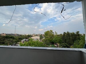 Plot Area in 2 BHK Apartment at Chattarpur – for Rent