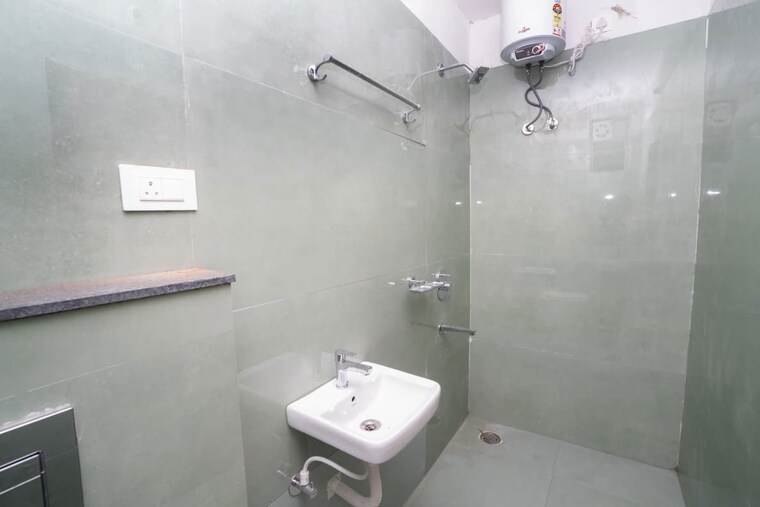 Bathroom, manikonda 2 Bedroom 1200 Sq.Ft. Apartment In Manikonda Hyderabad 10255976