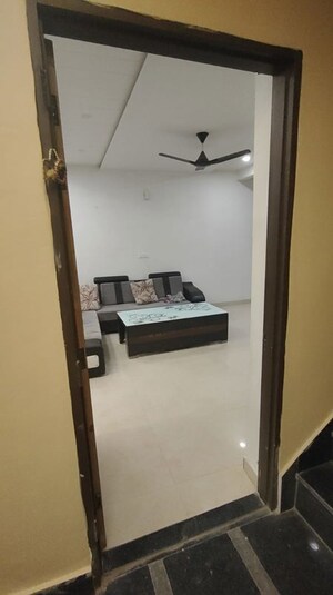 Room in 6+ BHK Independent House at Eta I Greater Noida – for Rent