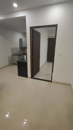 Room in 6+ BHK Independent House at Eta I Greater Noida – for Rent