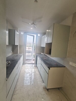 Building Lobby in 3 BHK Builder Floor at Ansal Plaza Sector-23, Sector 23 – for Rent