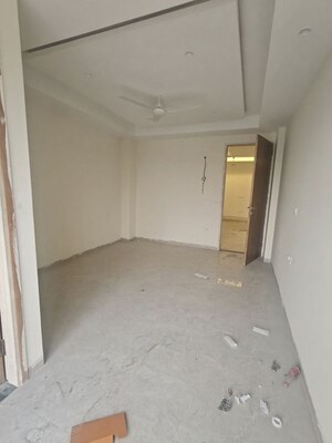 Room in 3 BHK Builder Floor at Ansal Plaza Sector-23, Sector 23 – for Rent