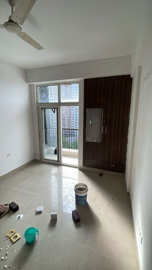 Room in 2.5 BHK Apartment at Geotech Pristine Avenue, Sector 16c Greater Noida – for Sale