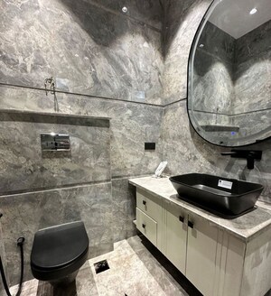 Team Area in 3 BHK Builder Floor at Lajpat Nagar – for Sale