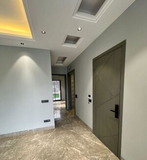 Room in 3 BHK Builder Floor at Lajpat Nagar – for Sale