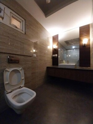 Parking in 3 BHK Builder Floor at Sushant Lok Iii – for Rent