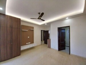 Room in 3 BHK Builder Floor at Sushant Lok Iii – for Rent