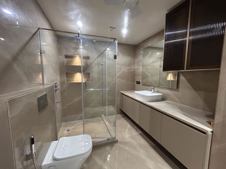 Bathroom, hauz khas enclave 4 Bedroom 4400 Sq.Ft. Builder Floor In Hauz Khas Enclave Delhi 10256039