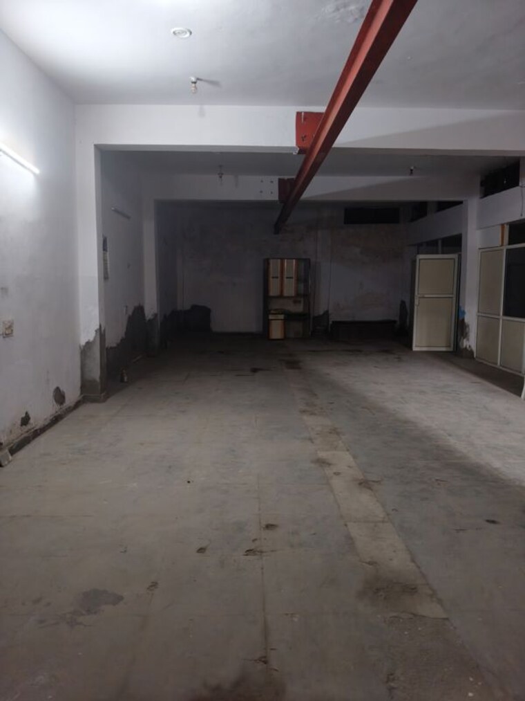  Parking, sector 63 Commercial Warehouse 2000 Sq.Yd. In Sector 63 Noida 10256066