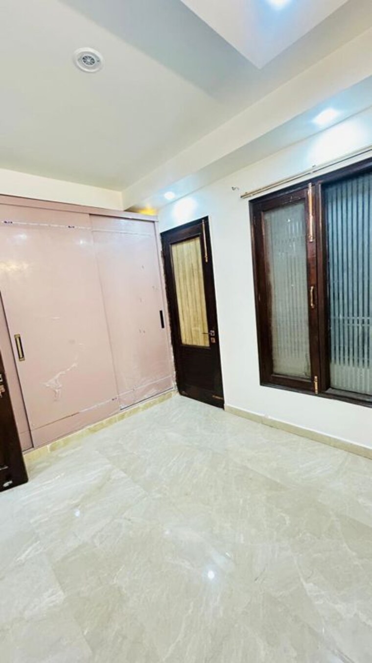 Room, vivek vihar 3 Bedroom 1800 Sq.Ft. Builder Floor In Vivek Vihar Delhi 10256099