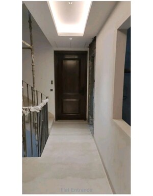 Building Lobby in 3 BHK Builder Floor at Central Park The Orchard, Sohna Sector 33 – for Sale
