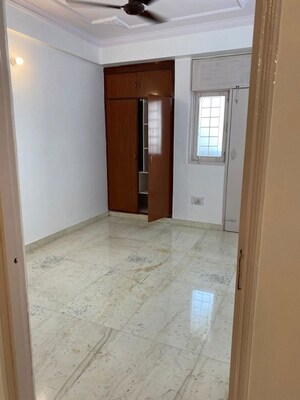 Room in 3 BHK Builder Floor at Indrapuram – for Sale