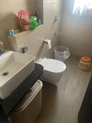 Team Area in 3 BHK Apartment at Juhu Abhishek Chs Ltd, Andheri West – for Rent