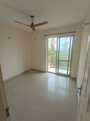 Room in 2.5 BHK Apartment at BPTP Park Prime, Sector 66 – for Rent
