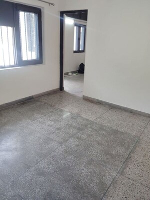 Room in 3 BHK Apartment at Vasant Enclave – for Rent