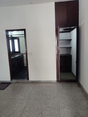 Room in 3 BHK Apartment at Vasant Enclave – for Rent