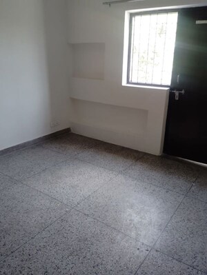 Room in 3 BHK Apartment at Vasant Enclave – for Rent