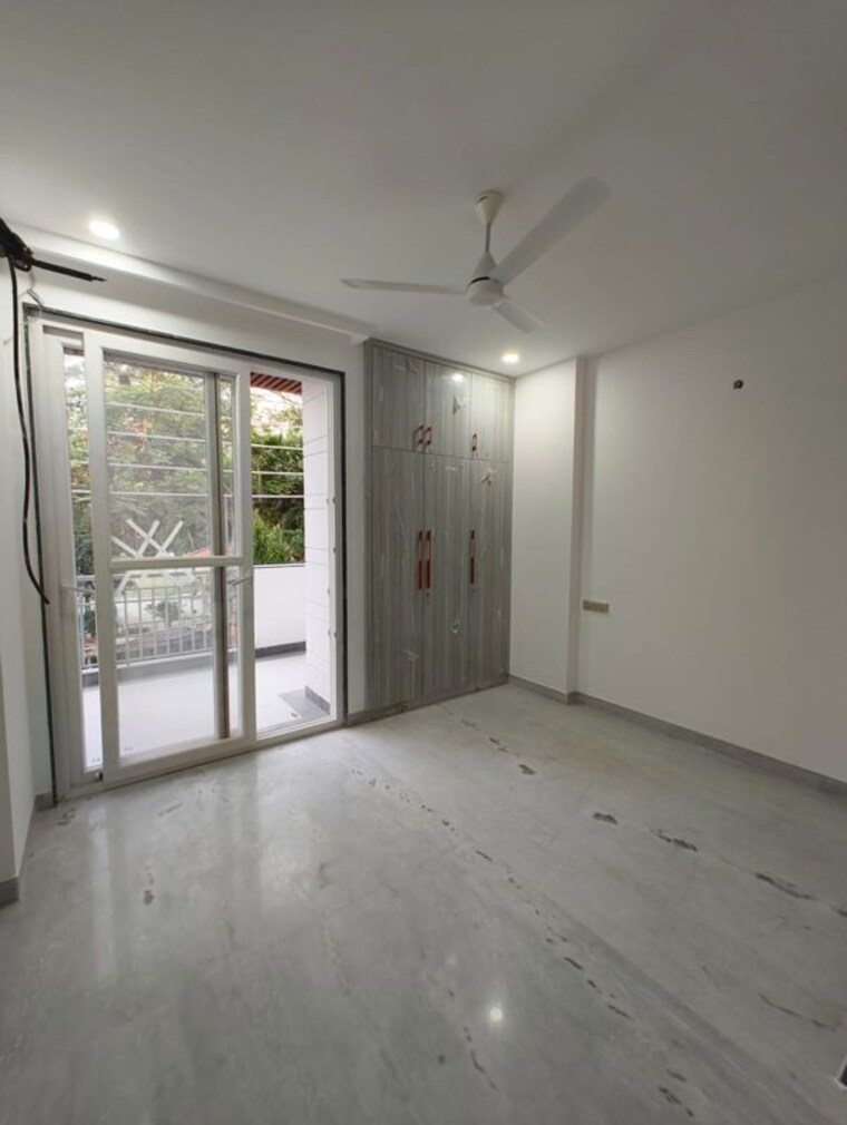 Room, delhi cantonment 3 Bedroom 160 Sq.Yd. Builder Floor In Delhi Cantonment Delhi 10256163