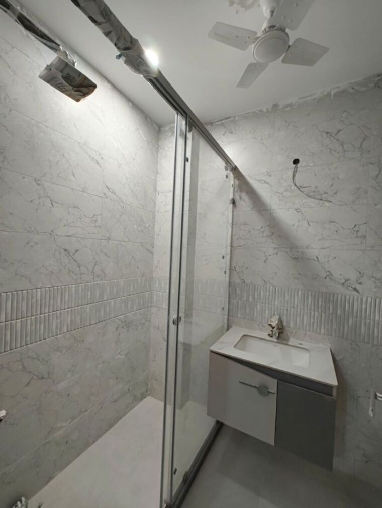 Bathroom, delhi cantonment 3 Bedroom 160 Sq.Yd. Builder Floor In Delhi Cantonment Delhi 10256163