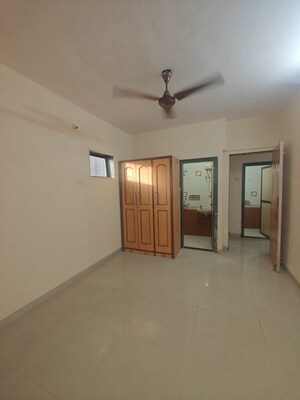 Room in 2 BHK Apartment at Seawoods Sector 46 – for Rent