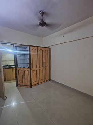 Room in 2 BHK Apartment at Seawoods Sector 46 – for Rent