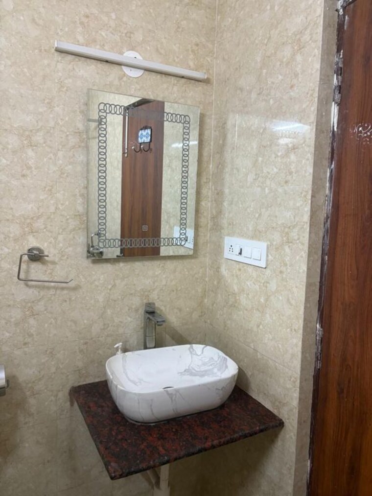Bathroom, 3c-lotus-panache 3 Bedroom 2500 Sq.Ft. Apartment In Sector 110 Noida 10256194