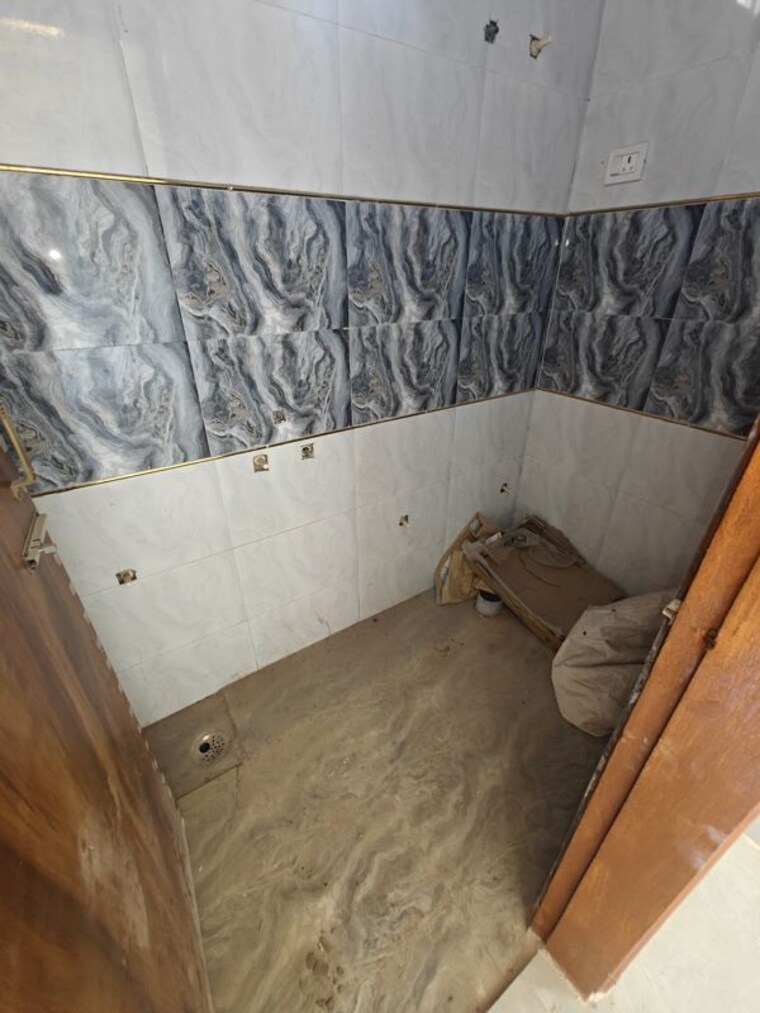 Bathroom, sarfabad village 2 Bedroom 980 Sq.Ft. Builder Floor In Sarfabad Village Noida 10256193