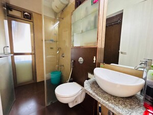 Bathroom in 4 BHK Apartment at Darsshan Ricco, Lower Parel – for Rent