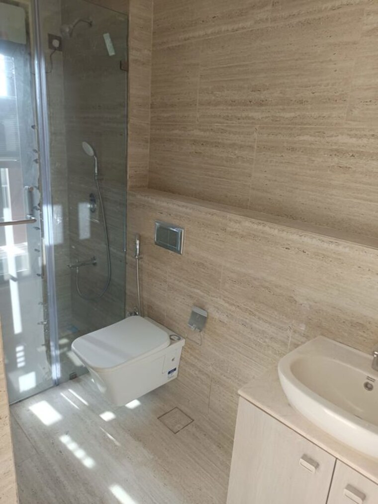 Bathroom, pali hill 4 Bedroom 1800 Sq.Ft. Apartment In Pali Hill Mumbai 10256214