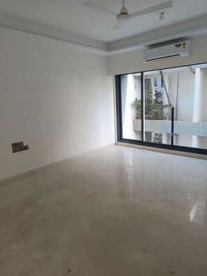 Room in 4 BHK Apartment at Pali Hill – for Sale