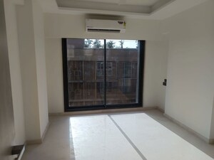 Room in 4 BHK Apartment at Pali Hill – for Sale