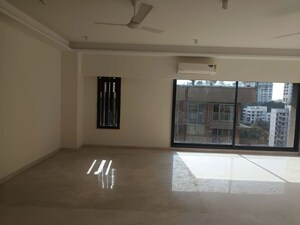 Room in 4 BHK Apartment at Pali Hill – for Sale
