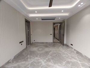 Room in 3 BHK Builder Floor at Sarvapriya Vihar – for Rent